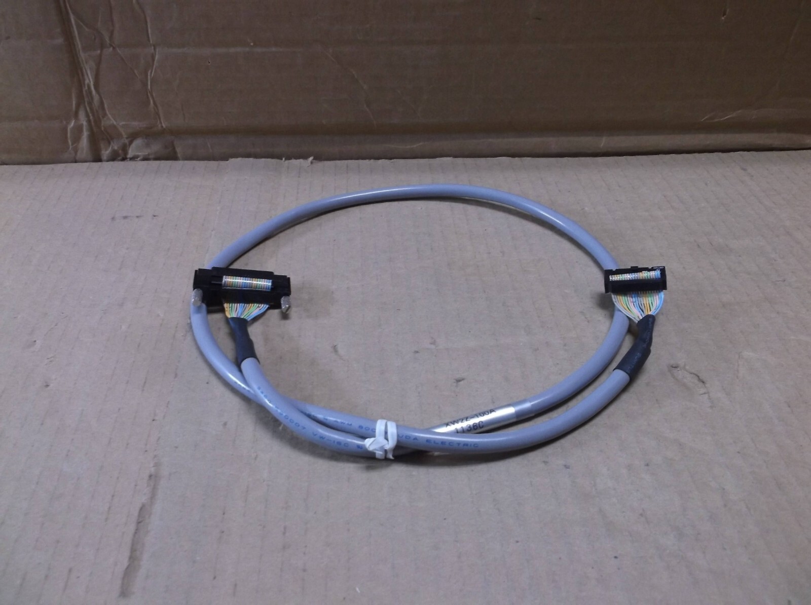 XW2Z-100A Omron NEW PLC 1M 32 Point I/O Cable To terminal Block XW2Z100A